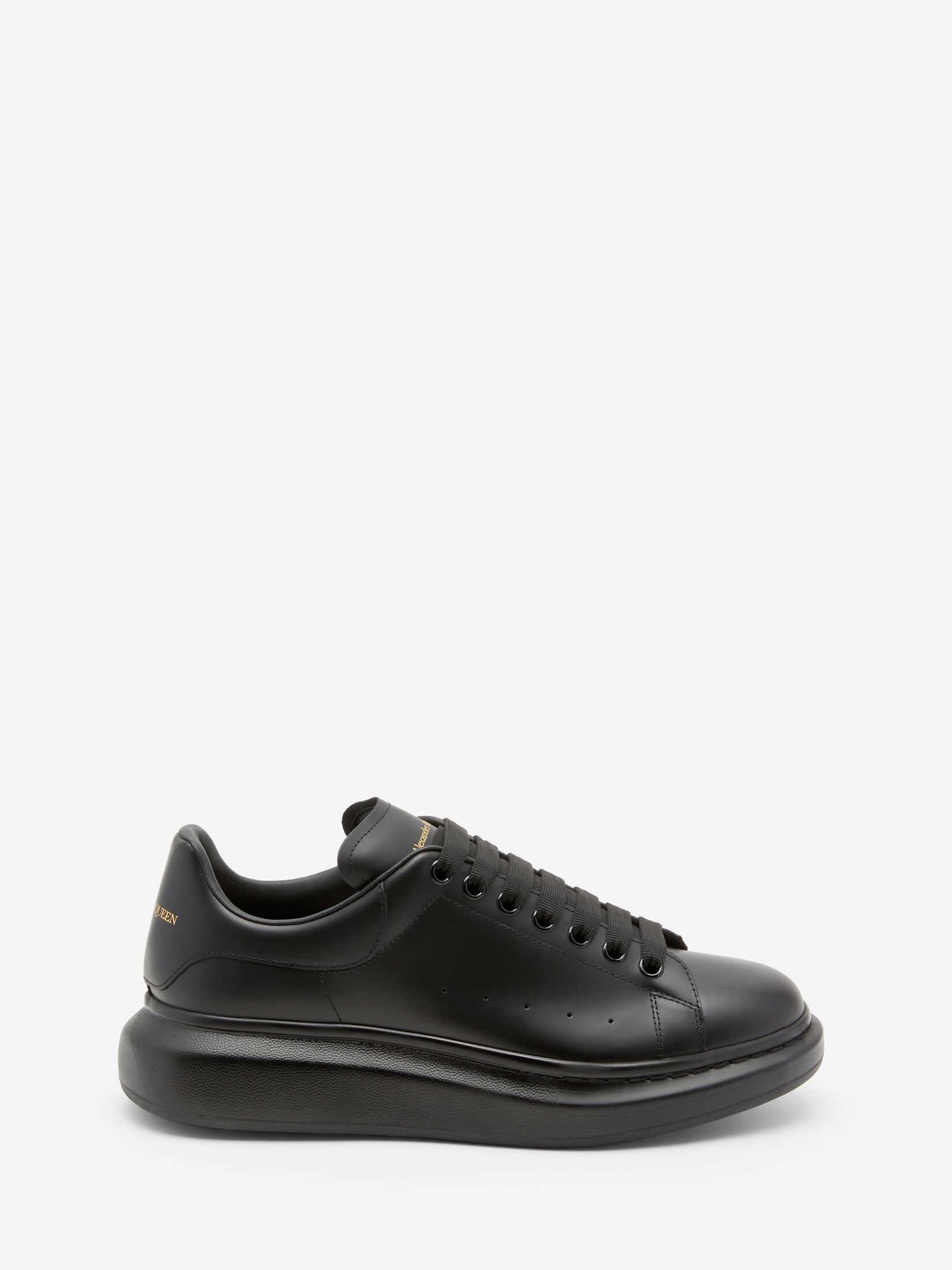 Oversized Sneaker in Black/White | Alexander McQueen CH